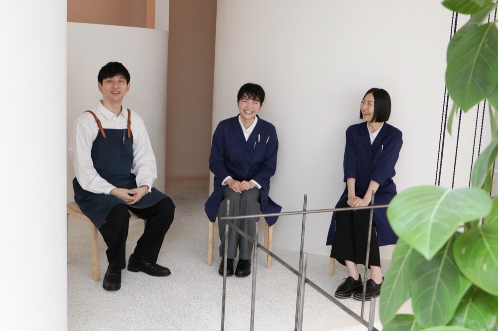 アトリエで話すithのスタッフ3名