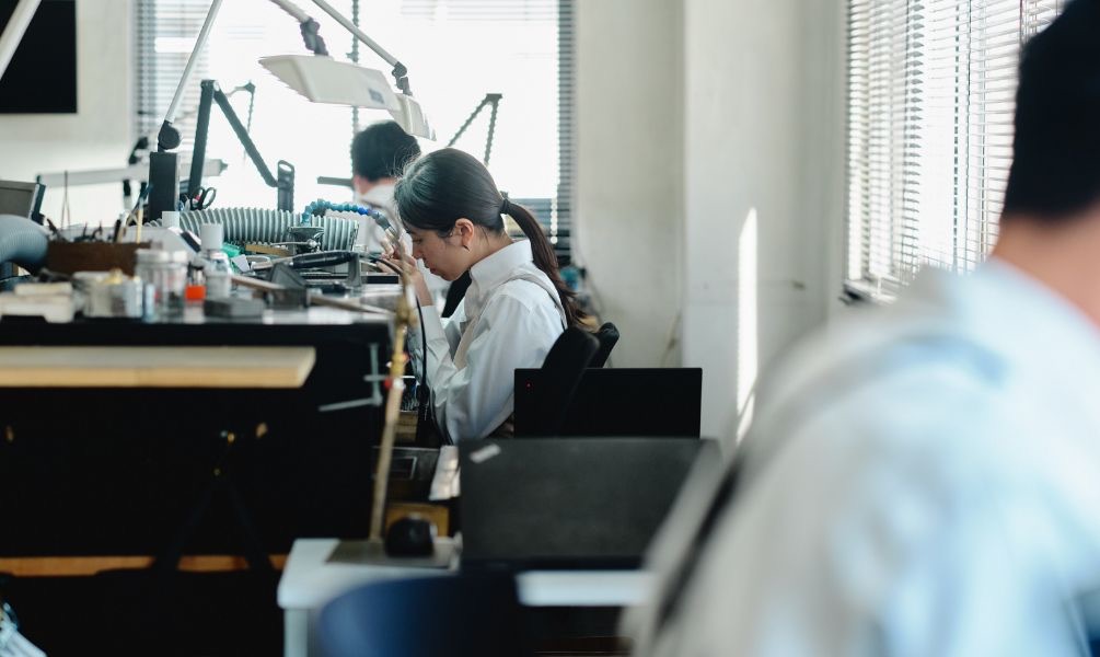 自社工房で作業するithの職人たち