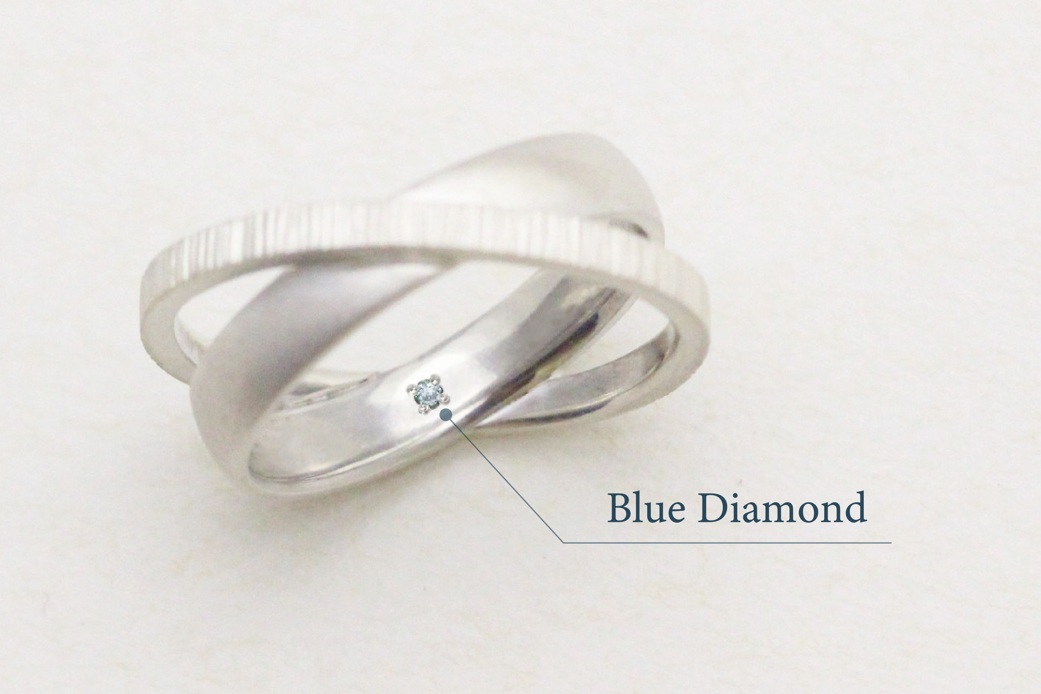 Ring with blue diamond image